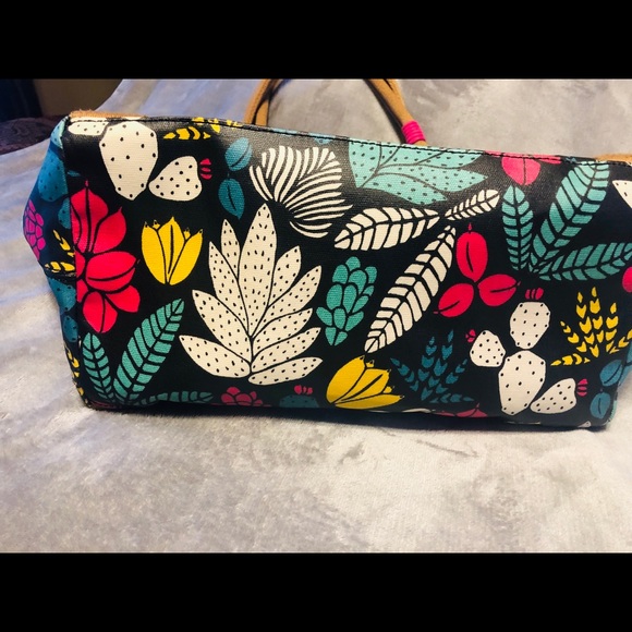 Fossil beach tote with match wallet and pouch - Picture 2 of 5